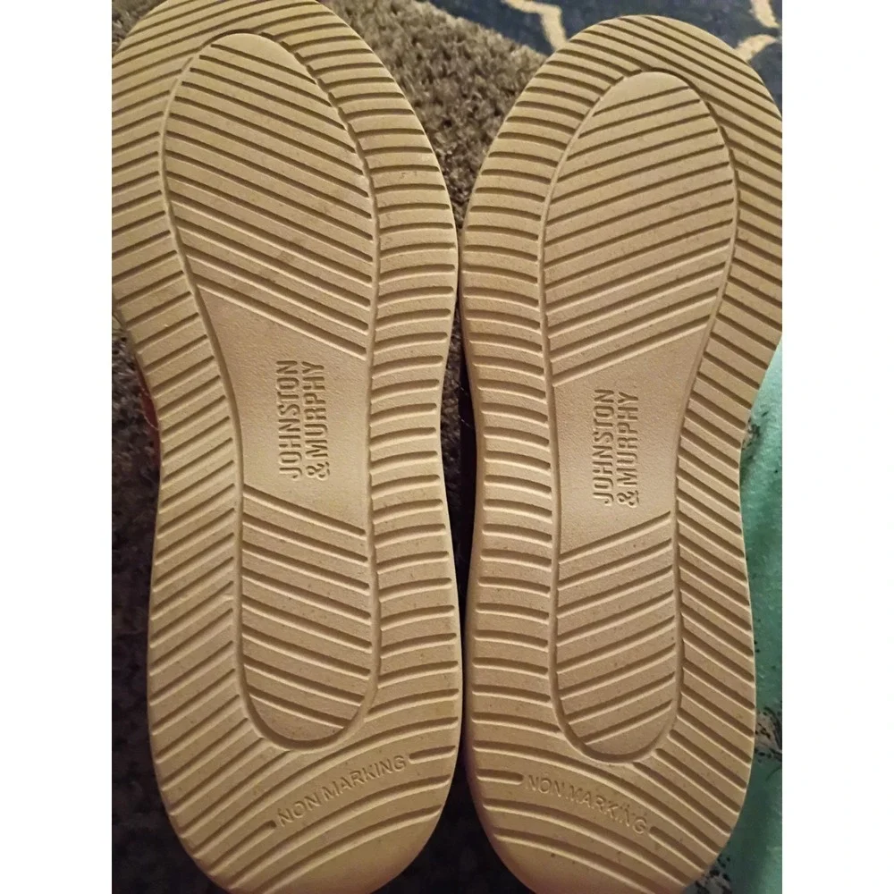 Good Used Condition Boys  Johnson And Murphy Size 2M Oxford Shoes